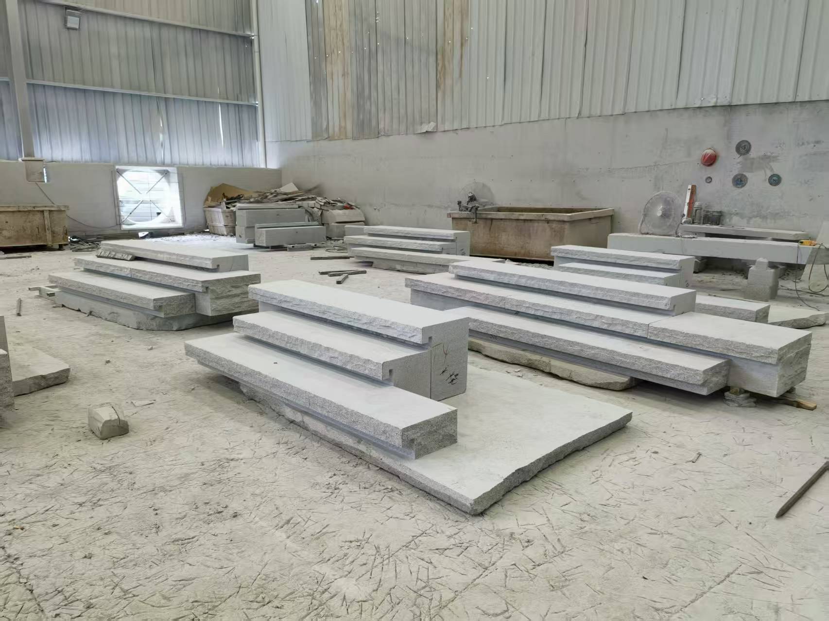 抚州 整石台阶（大面火烧+侧面自然面），出货前厂内拼装