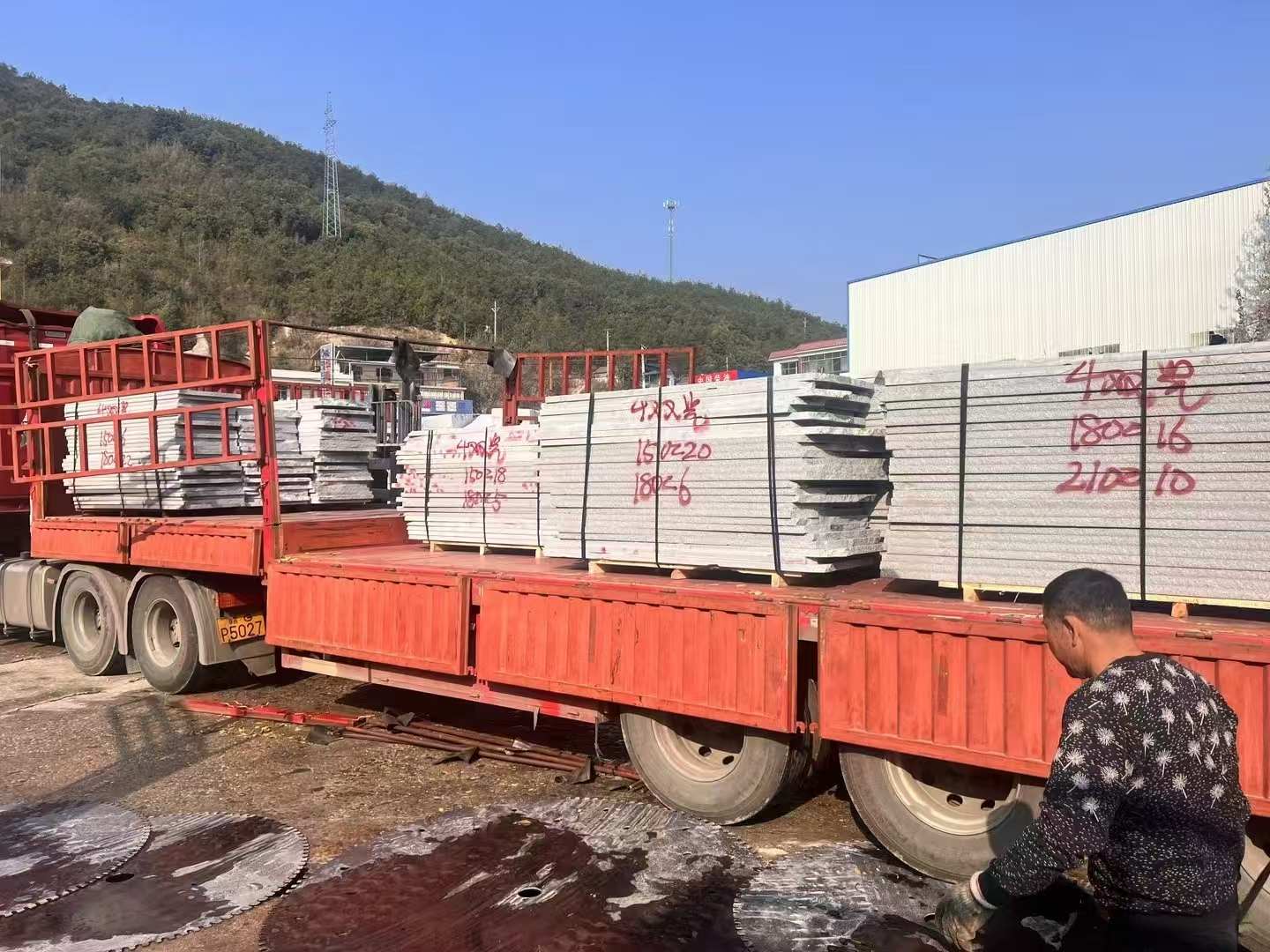 抚州 芝麻灰花岗岩光面毛板出货日常