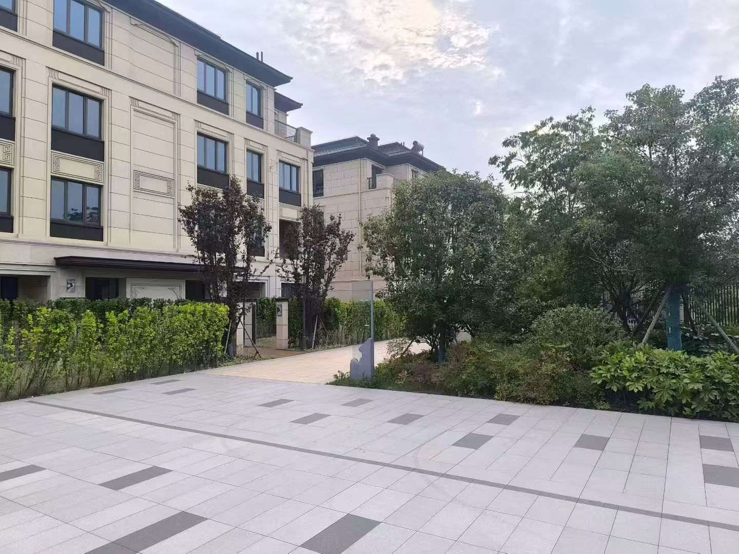 抚州 芝麻白与芝麻白搭配铺装，尺寸1200*600