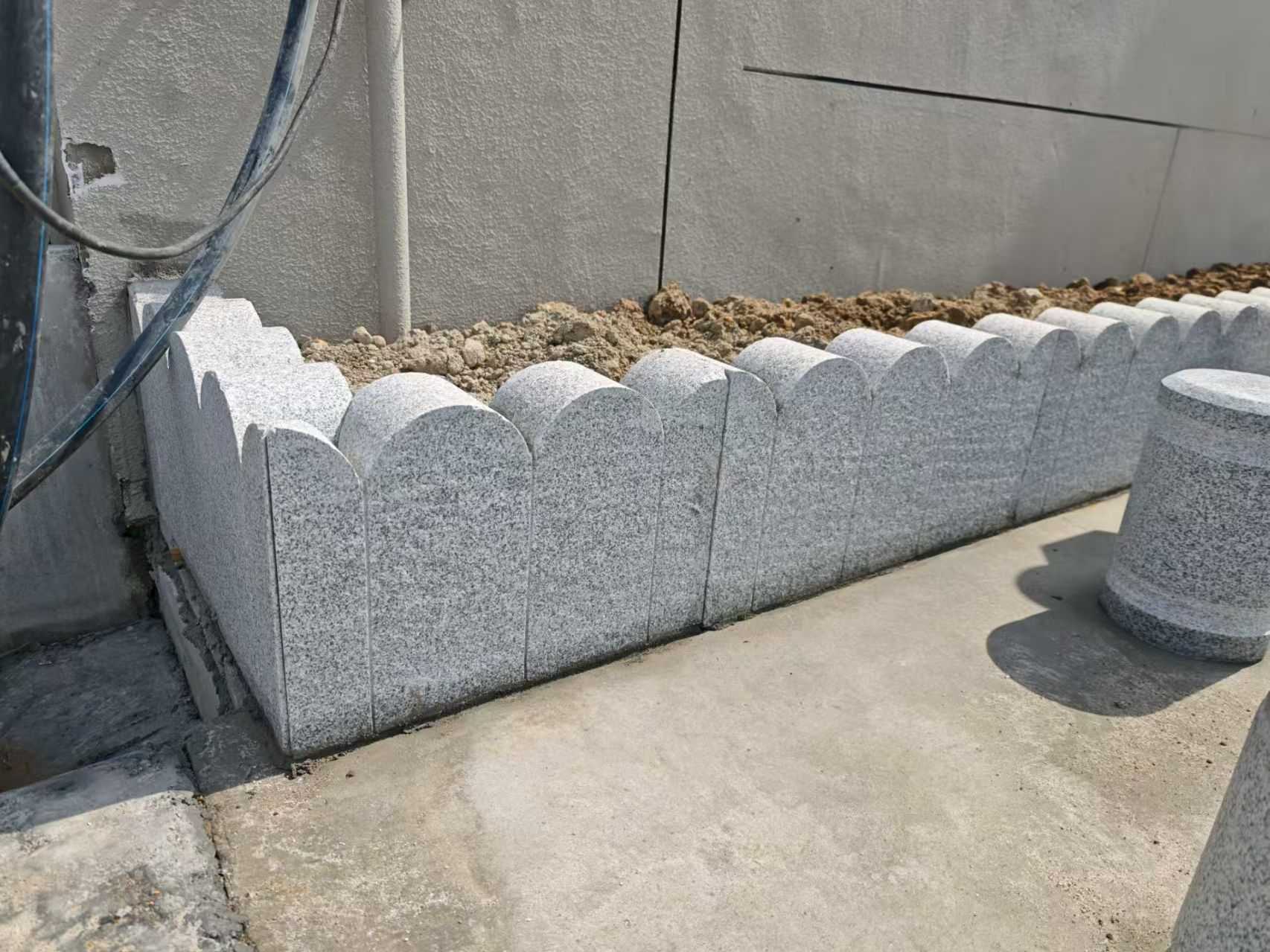 抚州 芝麻白花岗岩花边石铺装效果图