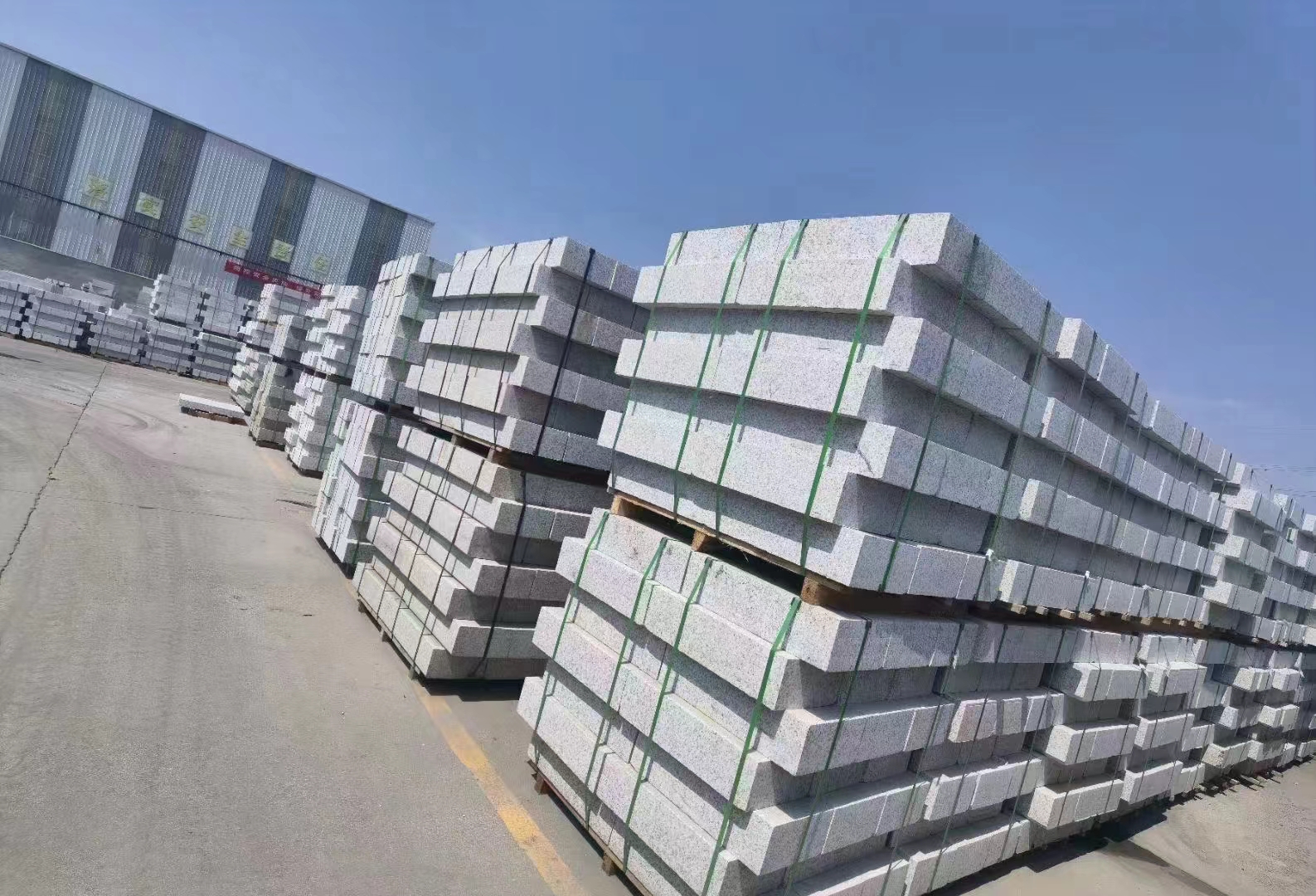 抚州芝麻白路沿石如何进行正确铺设